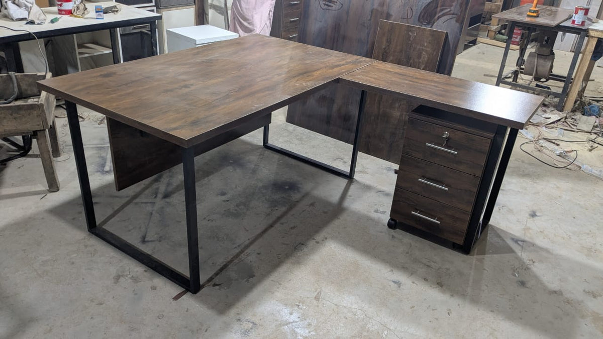 MANAGER TABLE 4